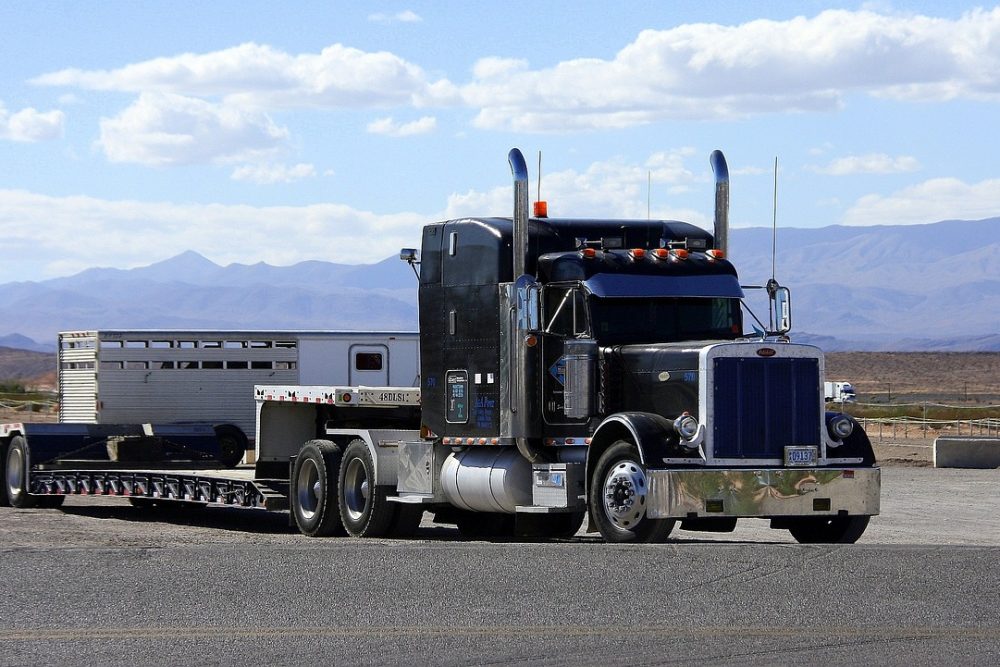 peterbilt-2650184_1280 (1)